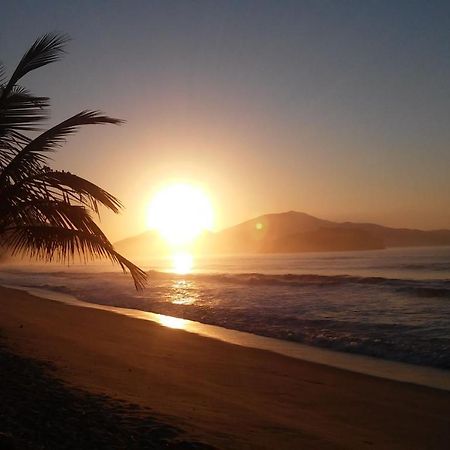 Chale No Condominio Verde Mar Na Praia Da Cocanha Caraguatatuba Dış mekan fotoğraf
